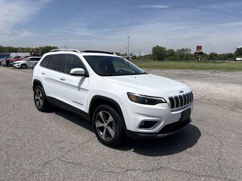 Used 2019 Jeep Cherokee Limited AWD/4WD image 2