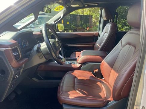 Used 2022 Ford Expedition Limited image 12