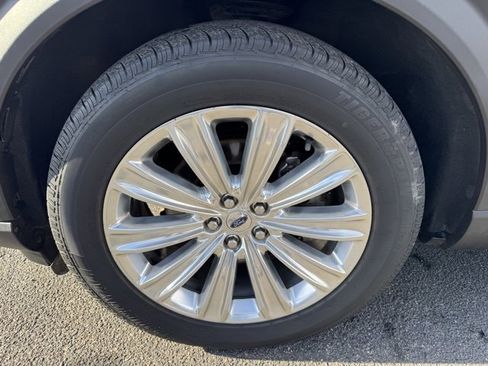 Used 2020 Ford Explorer Limited image 12