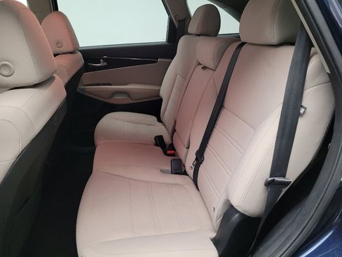 Used 2019 Kia Sorento FWD image 18