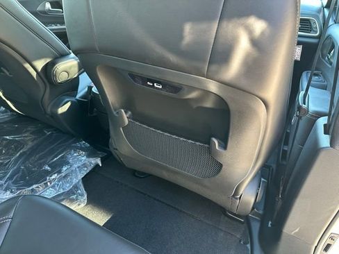 New 2026 Chrysler Pacifica Select AWD/4WD image 17