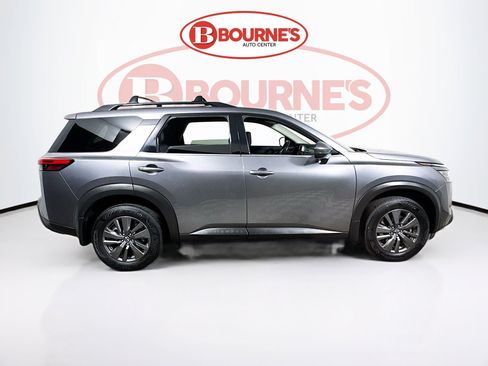 Used 2024 Nissan Pathfinder SV w/ Black Appearance Package image 10