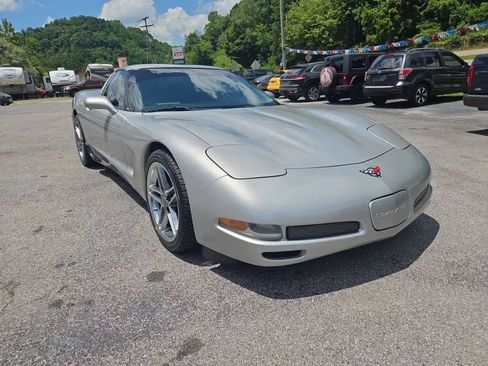 Used 2004 Chevrolet Corvette Coupe w/ Preferred Equipment Group RWD image 3