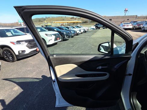 Used 2020 Buick Encore Preferred image 12
