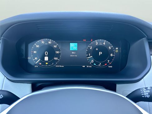 Certified 2025 Land Rover Discovery Dynamic SE AWD/4WD image 19