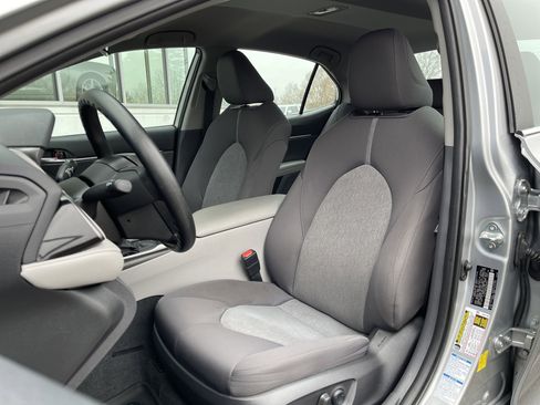 Used 2022 Toyota Camry LE image 14