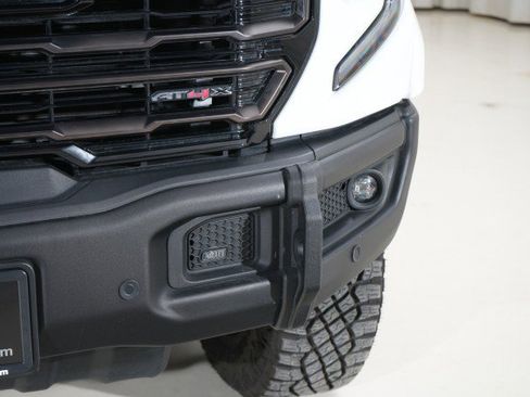 Used 2024 GMC Sierra 1500 AT4X image 11