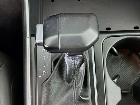 Used 2025 Kia Carnival FWD image 25