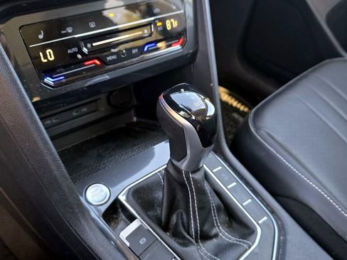 Certified 2022 Volkswagen Tiguan SE image 16