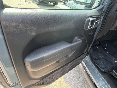 Used 2025 Jeep Wrangler Willys image 14