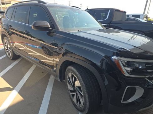 Used 2024 Volkswagen Atlas SE FWD image 2