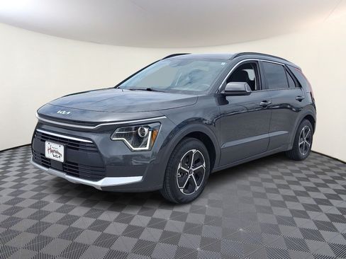 Certified 2024 Kia Niro EX FWD image 3