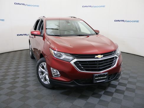 Used 2019 Chevrolet Equinox LT image 2