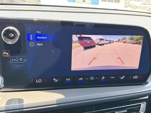 New 2026 Chevrolet Traverse LT w/ Sun and Wheel Package FWD image 5