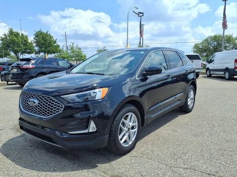 Certified 2023 Ford Edge SEL w/ Convenience Package AWD/4WD image 3