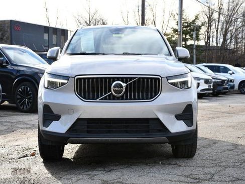 Certified 2025 Volvo XC40 B5 Core image 2