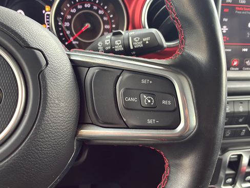 Used 2022 Jeep Wrangler Rubicon w/ Cold Weather Group AWD/4WD image 33
