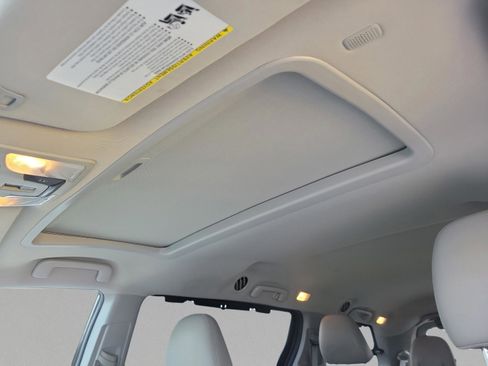 Used 2020 Toyota Sienna XLE image 17