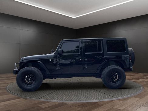 Used 2017 Jeep Wrangler Unlimited Sahara AWD/4WD image 5