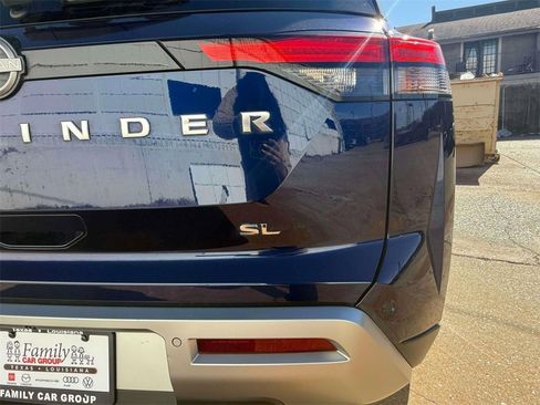 Used 2024 Nissan Pathfinder SL w/ SL Premium Package image 8