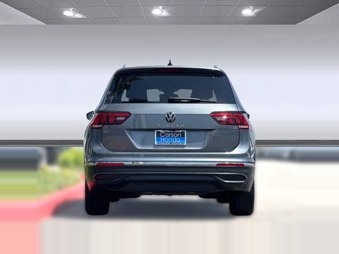 Used 2024 Volkswagen Tiguan SE w/ Panoramic Sunroof Package FWD image 10