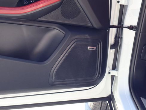 Certified 2025 Porsche Macan AWD/4WD image 28
