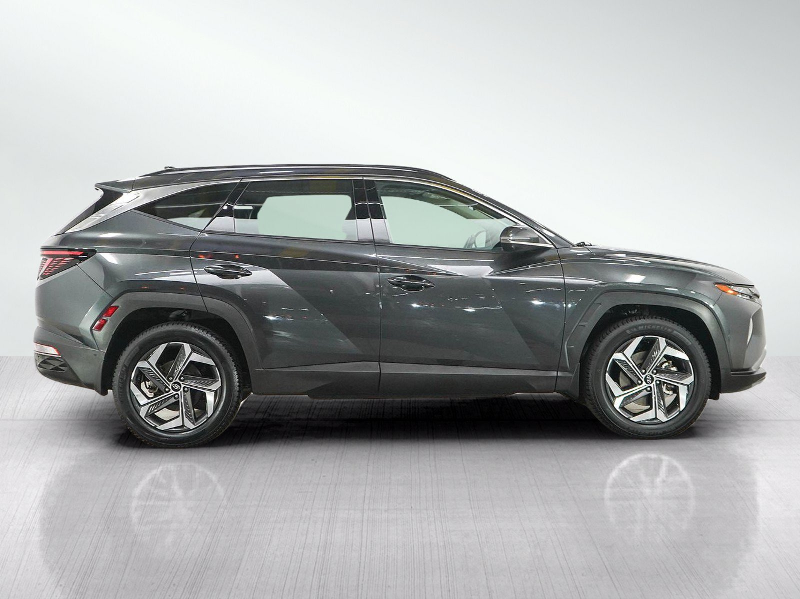 Used 2023 Hyundai Tucson Limited w/ Cargo Package AWD/4WD image 6