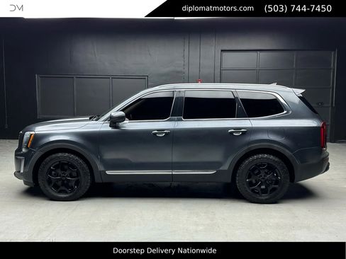 Used 2020 Kia Telluride EX AWD/4WD image 3
