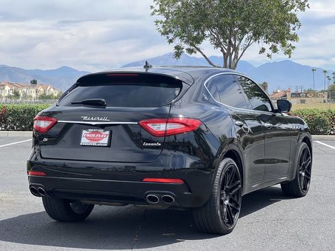 Used 2019 Maserati Levante image 11