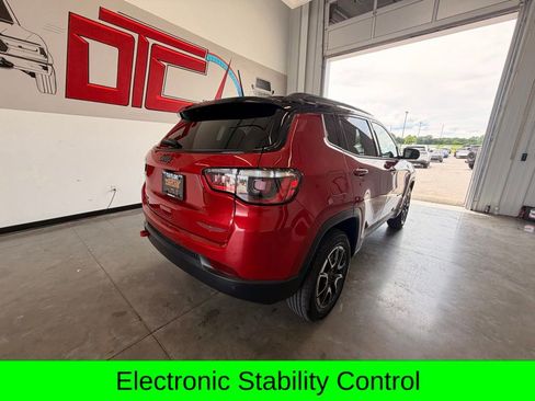 Used 2025 Jeep Compass Trailhawk AWD/4WD image 8