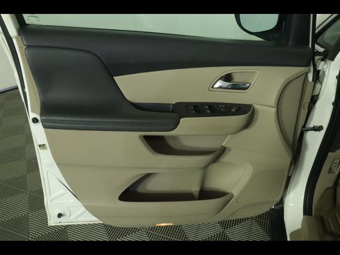 Used 2014 Honda Odyssey EX image 11