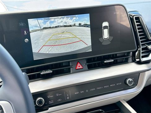 Used 2025 Kia Sportage EX w/ EX Premium Package image 13