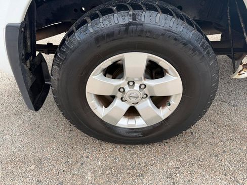 Used 2010 Nissan Frontier SE w/ SE Value Truck Pkg AWD/4WD image 8