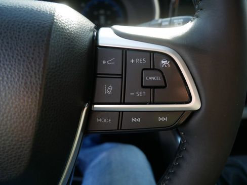 Used 2023 Toyota Highlander Limited image 26