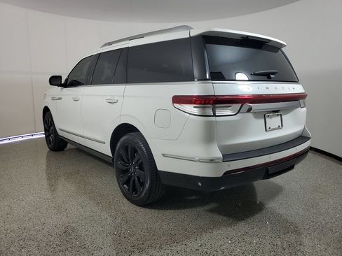 Certified 2024 Lincoln Navigator Reserve w/ Monochromatic Package AWD/4WD image 4