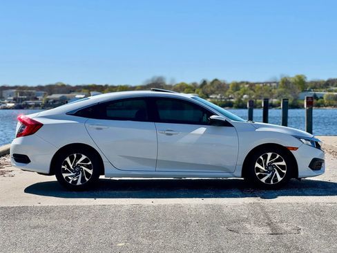 Used 2017 Honda Civic EX image 5