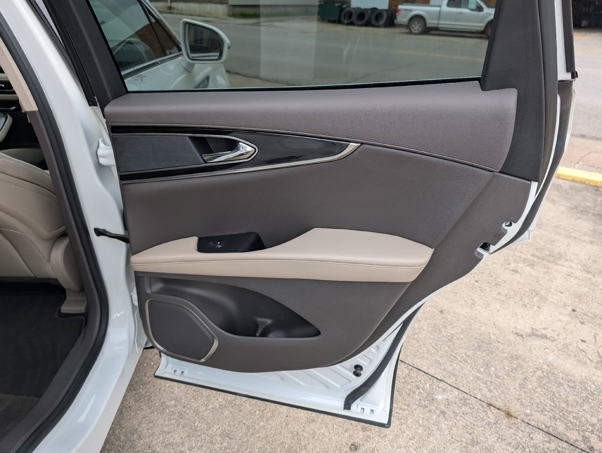 Used 2023 Lincoln Nautilus AWD w/ Premium Package image 16