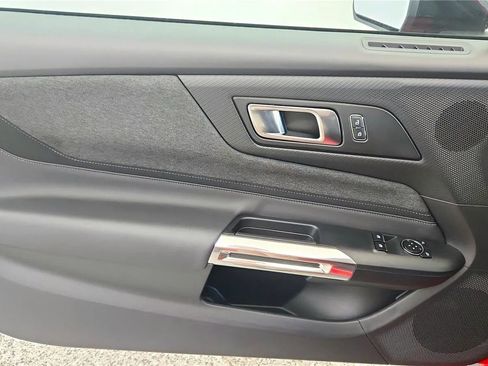 Used 2025 Ford Mustang Coupe RWD image 31