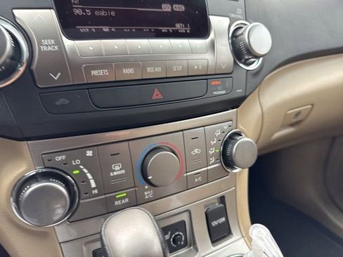 Used 2012 Toyota Highlander SE w/ Tow Pkg AWD/4WD image 12