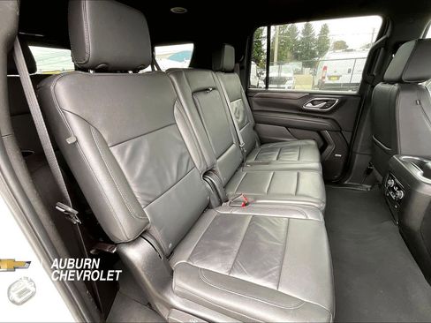 Used 2024 Chevrolet Suburban LT image 26