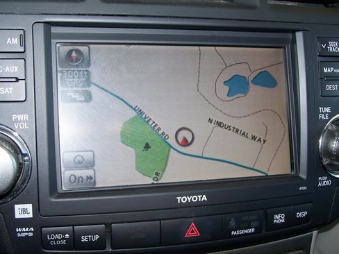 Used 2012 Toyota Highlander SE w/ Tow Pkg AWD/4WD image 9