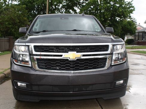 Used 2017 Chevrolet Suburban LT w/ Luxury Package AWD/4WD image 4