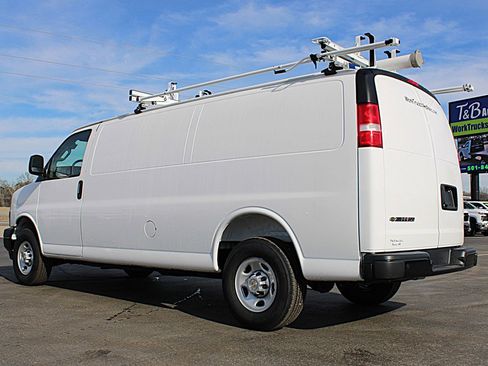 Used 2025 Chevrolet Express 2500 Extended w/ Communications Package image 5