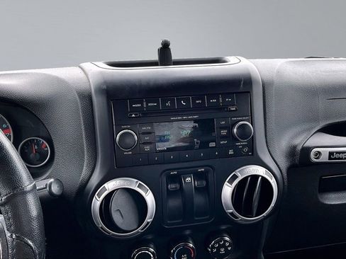 Used 2012 Jeep Wrangler Rubicon AWD/4WD image 10