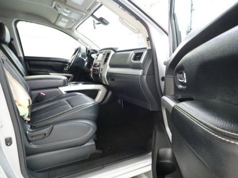 Used 2017 Nissan Titan PRO-4X AWD/4WD image 10