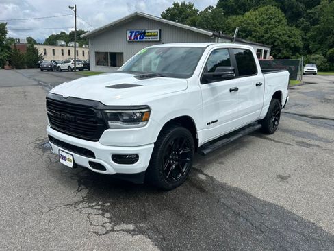 Used 2024 RAM 1500 Laramie AWD/4WD image 2