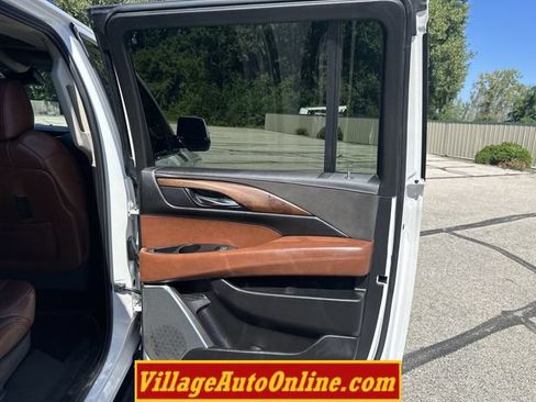 Used 2019 Cadillac Escalade ESV Premium Luxury AWD/4WD image 48