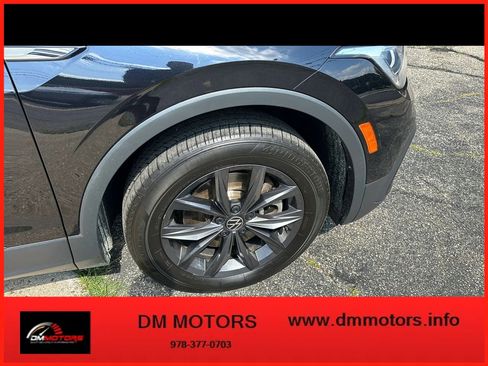 Used 2022 Volkswagen Tiguan SE w/ Panoramic Sunroof Package AWD/4WD image 9