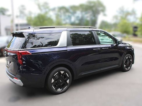 New 2025 Kia Carnival EX image 16