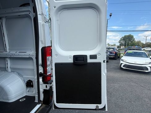 Used 2025 RAM ProMaster 2500 w/ Safety Group FWD image 12